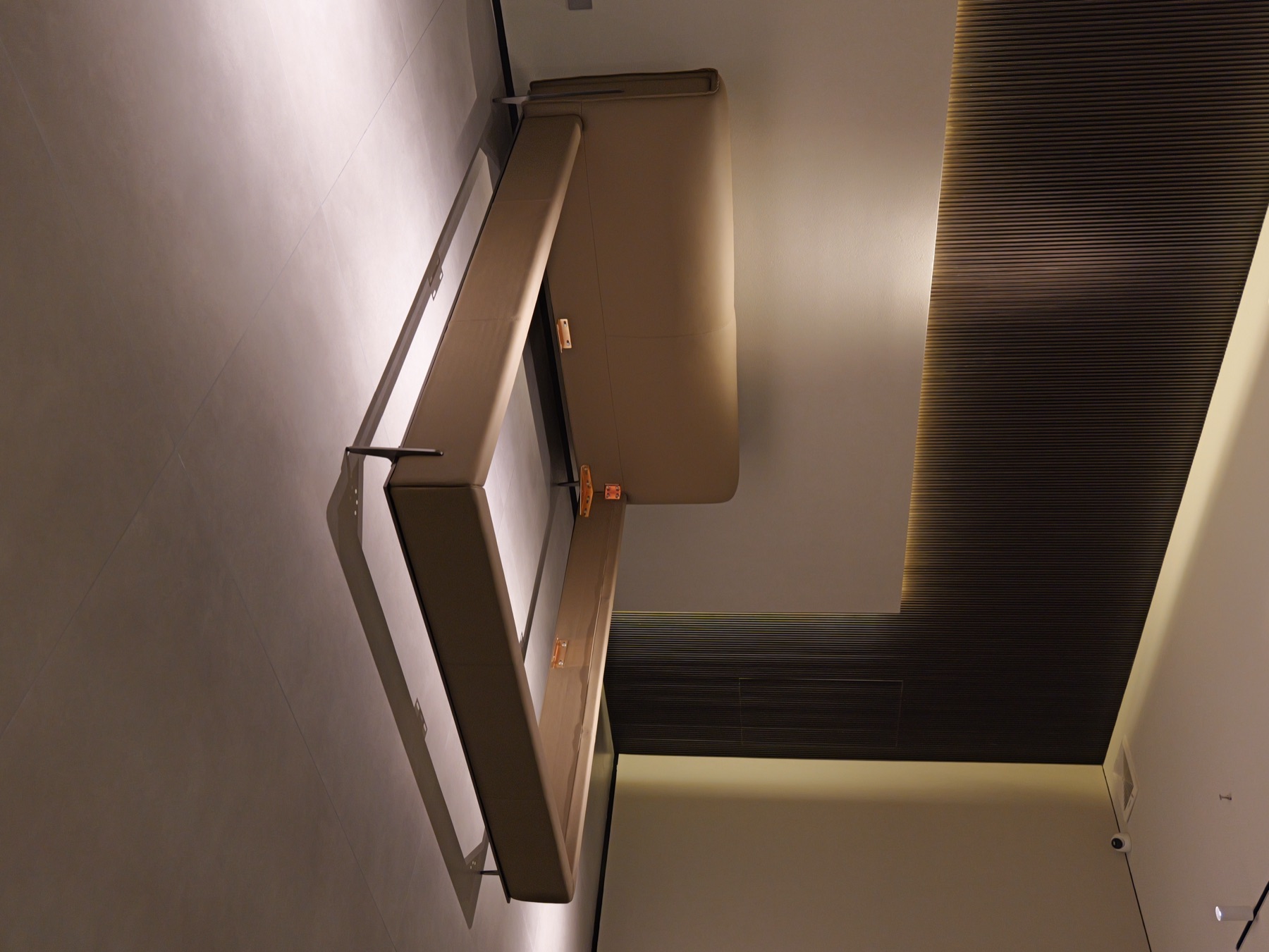 Black Bull Bed 2