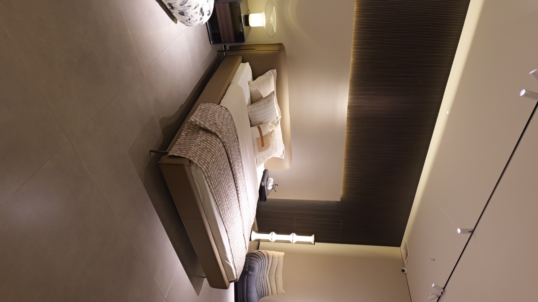 Black Bull Bed 12