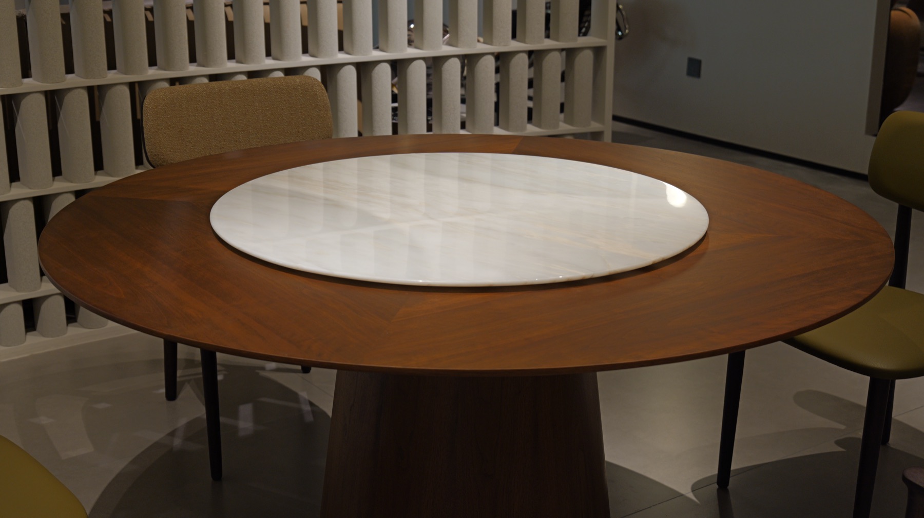 Wood Grain Swivel Coffee Table