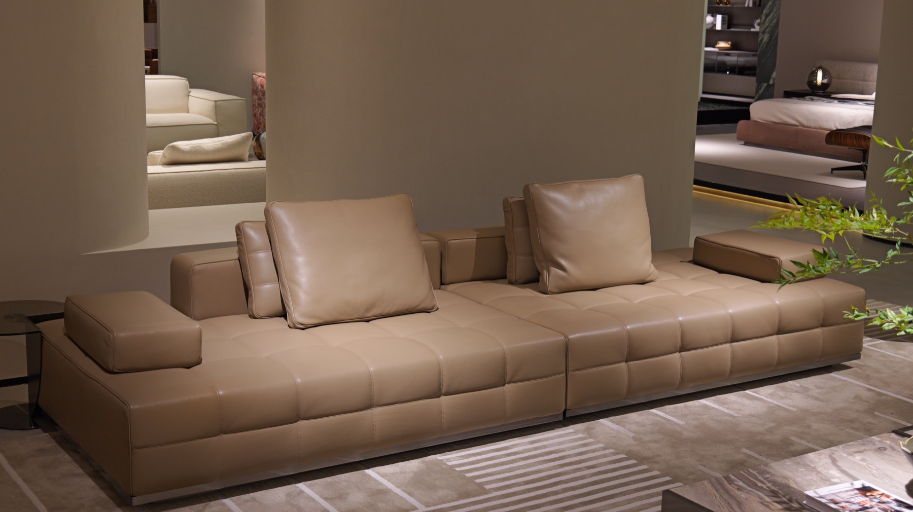 Lawrence Sofa 19