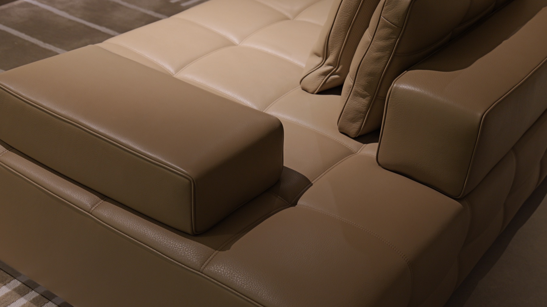 Lawrence Sofa 26