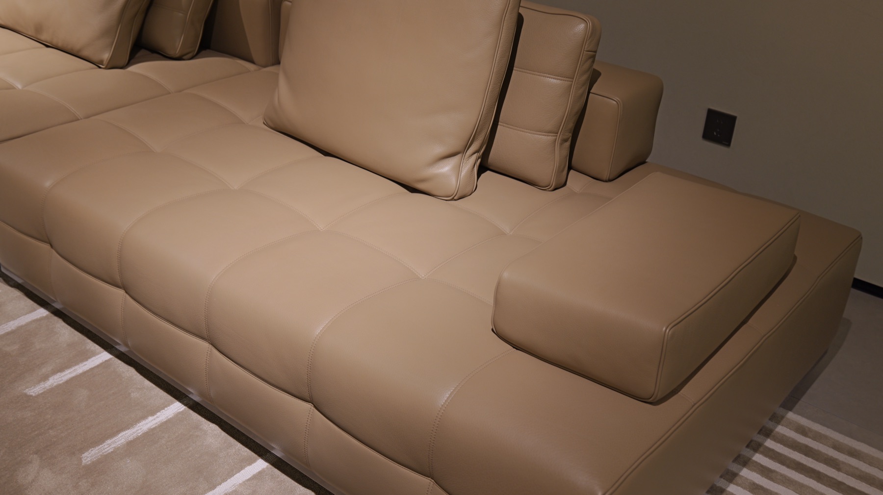 Lawrence Sofa 34