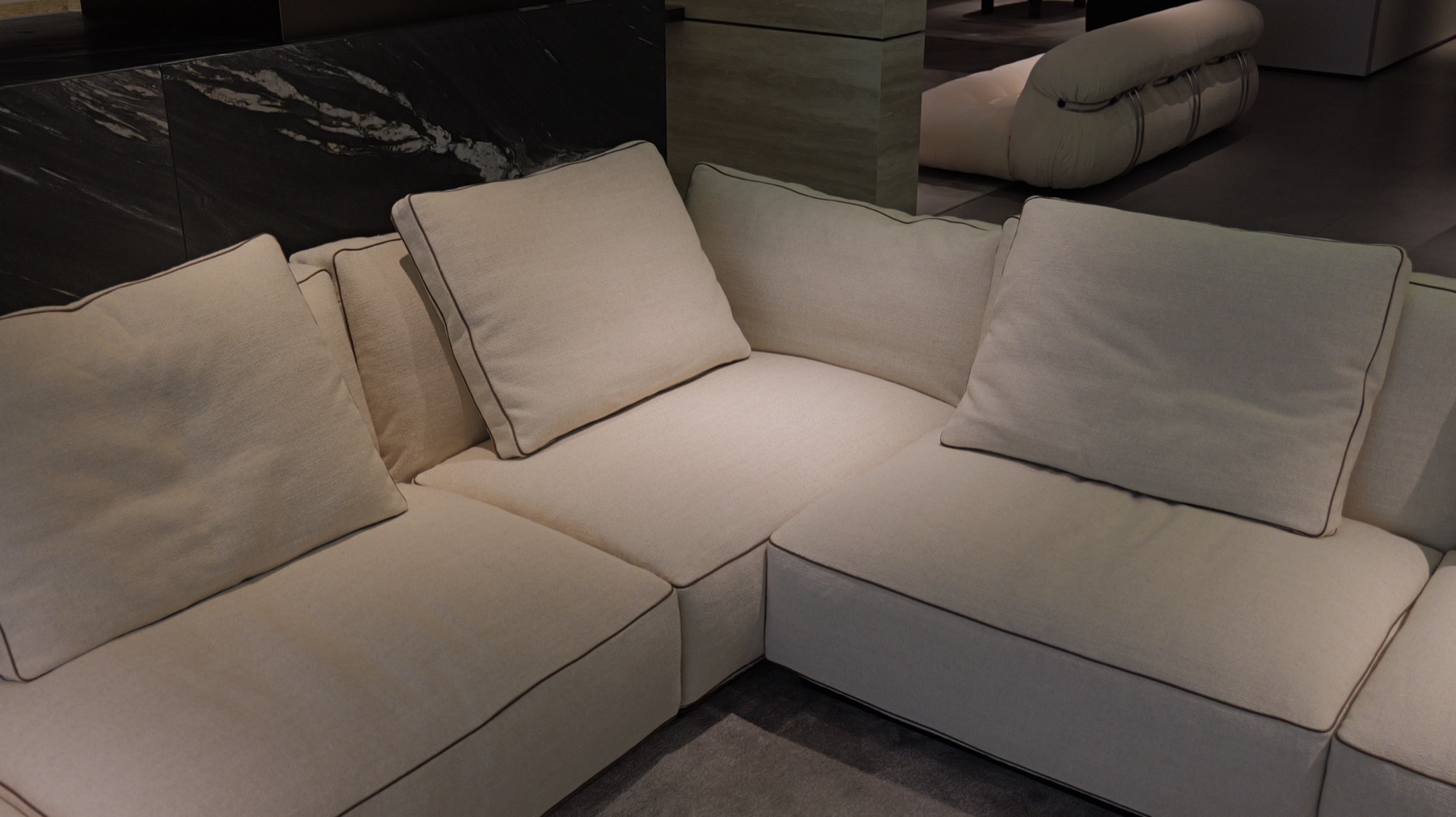 Camelot Sofa 26