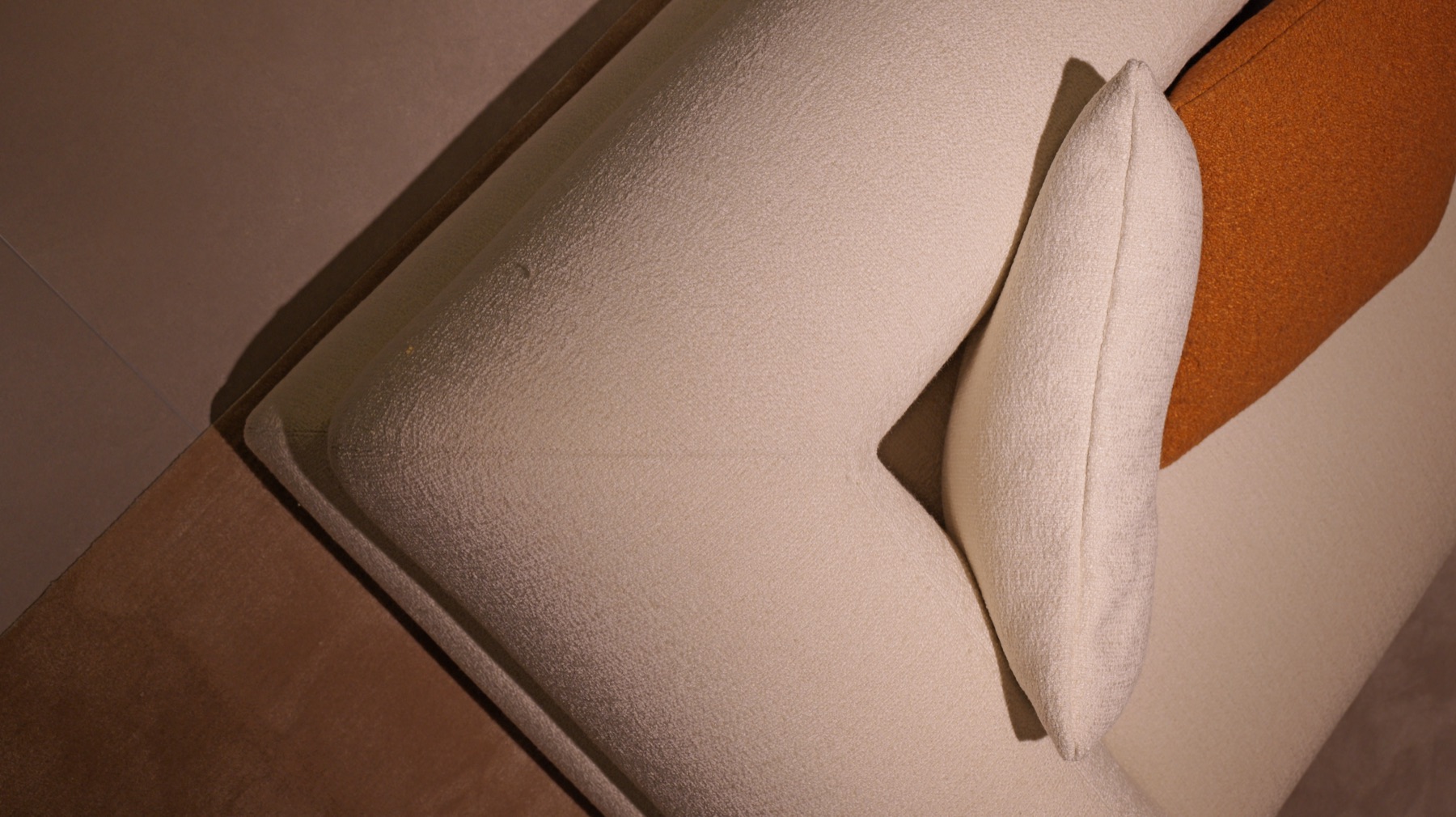 Supermoon Sofa 10